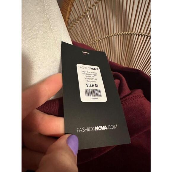 Fashion Nova women’s hoodie medium maroon burgundy Cropped sweatshirt Velour NEW - Picture 6 of 6